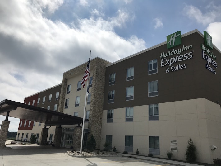 Holiday Inn Express and Suites Hannibal – Medical Center