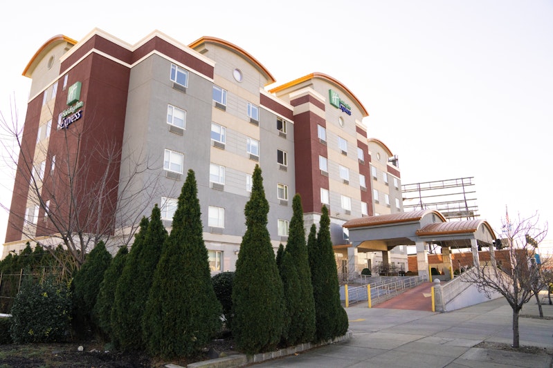 HOLIDAY INN EXPRESS MASPETH