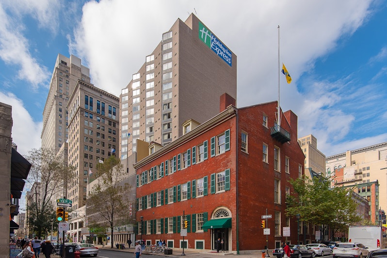 HOLIDAY INN EXPRESS MIDTOWN