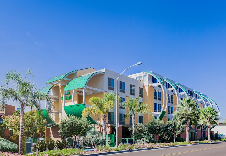 HOLIDAY INN OCEANSIDE NW