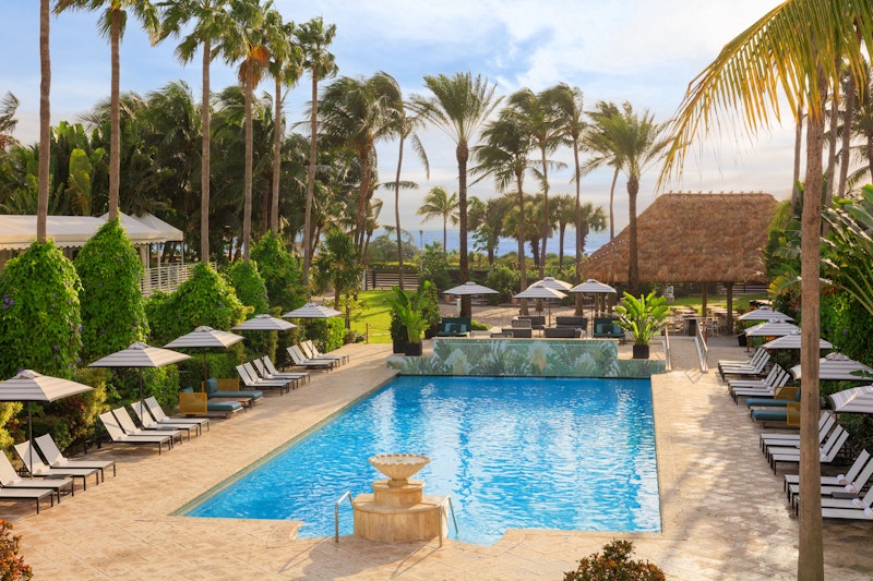Surfcomber – A Kimpton Hotel