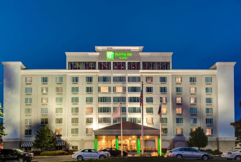 Holiday Inn & Suites Overland Park West