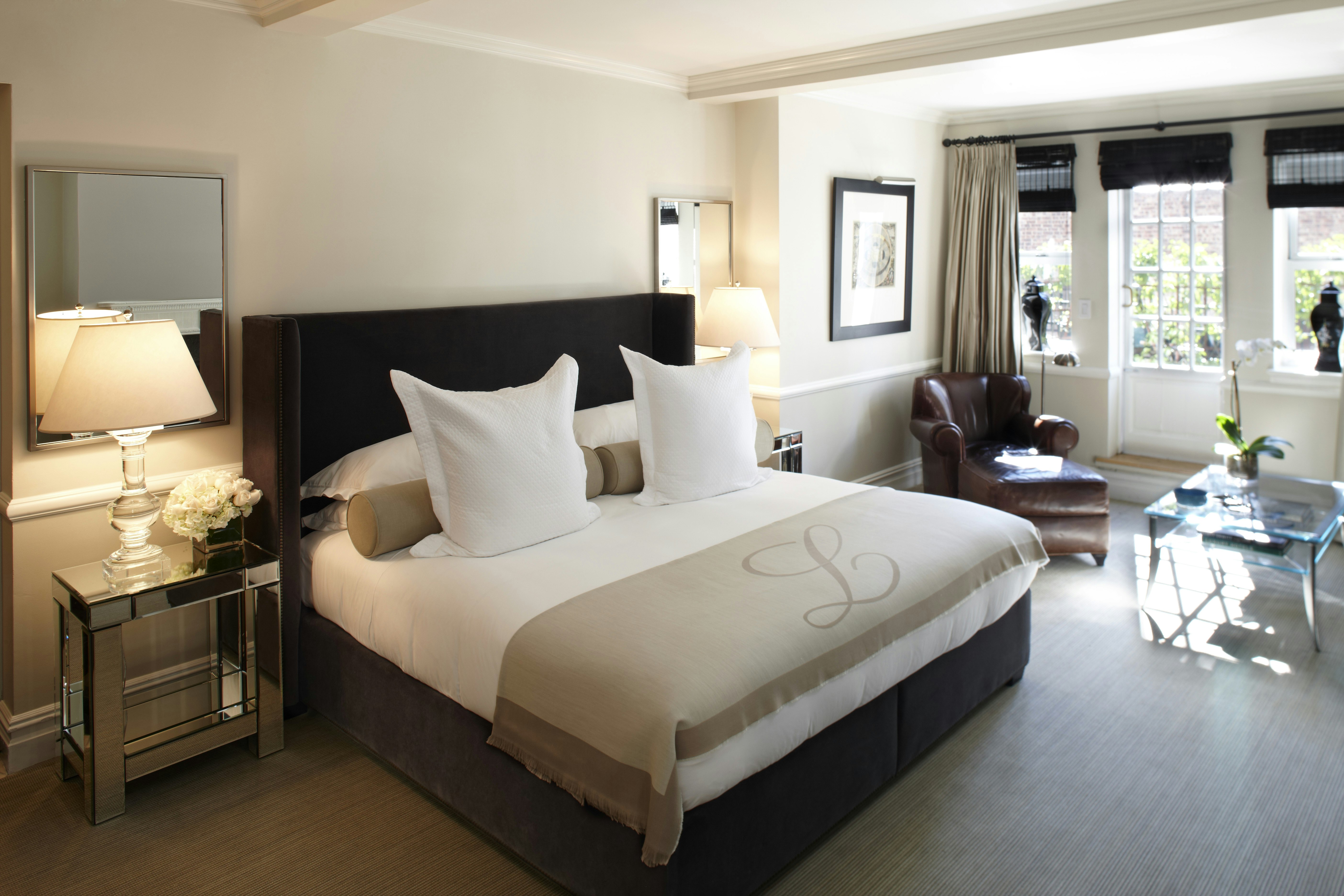 Deluxe Junior Suite 2 Twin beds 600SQFT European courtyard viewseparate tub
