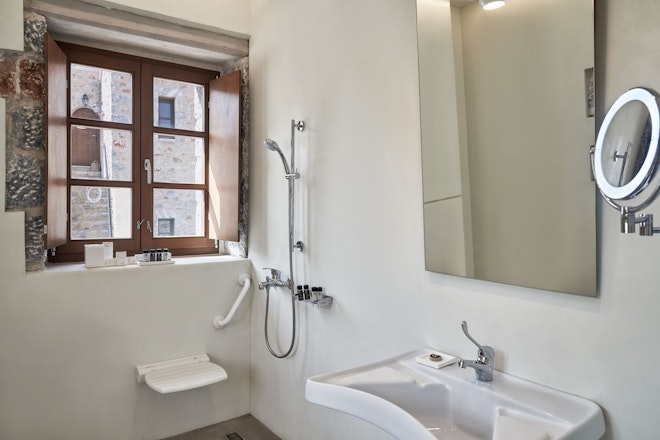 Deluxe Double Sea View Disabled Access - Bathroom