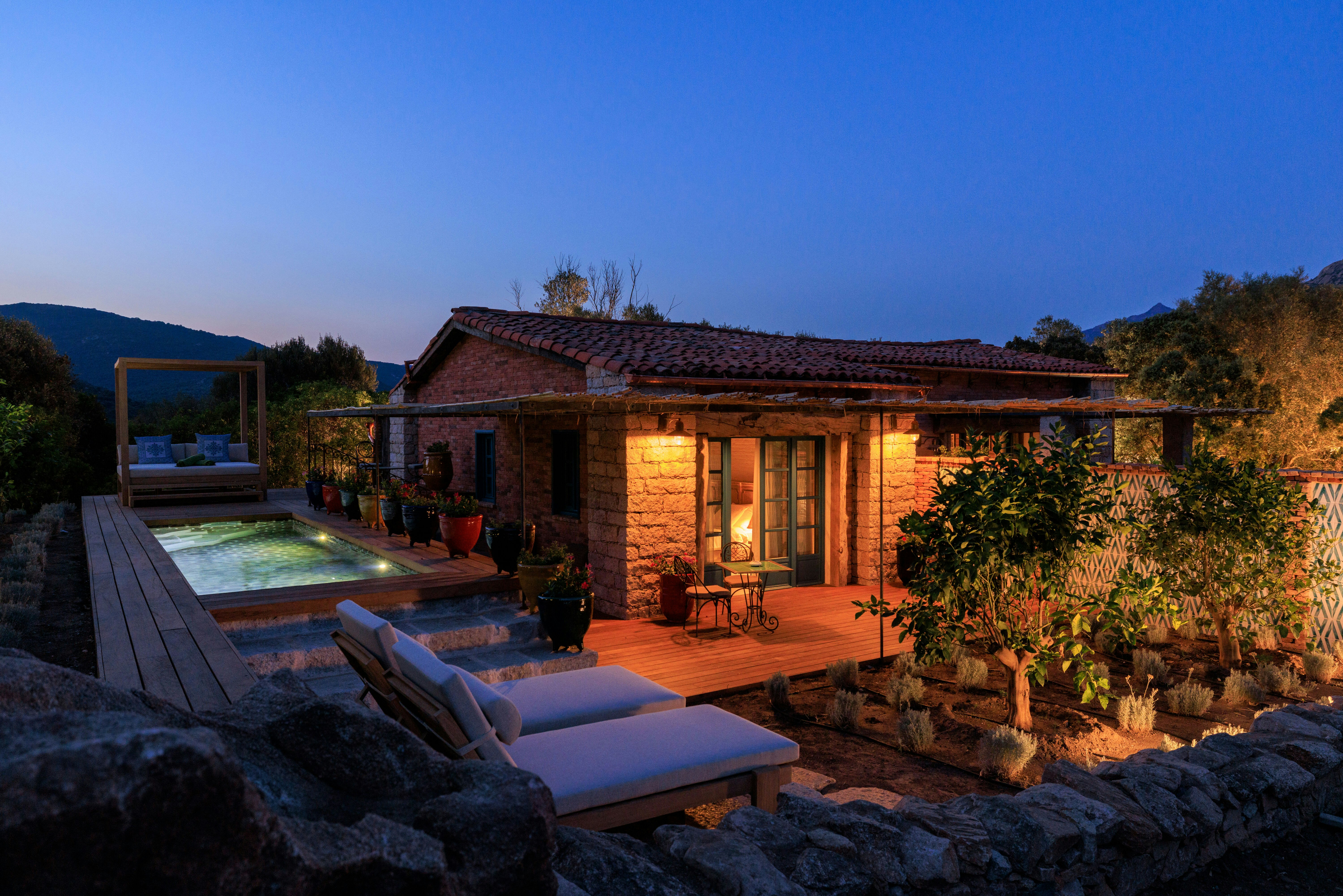 Junior Suite Amandula_outdoor by night