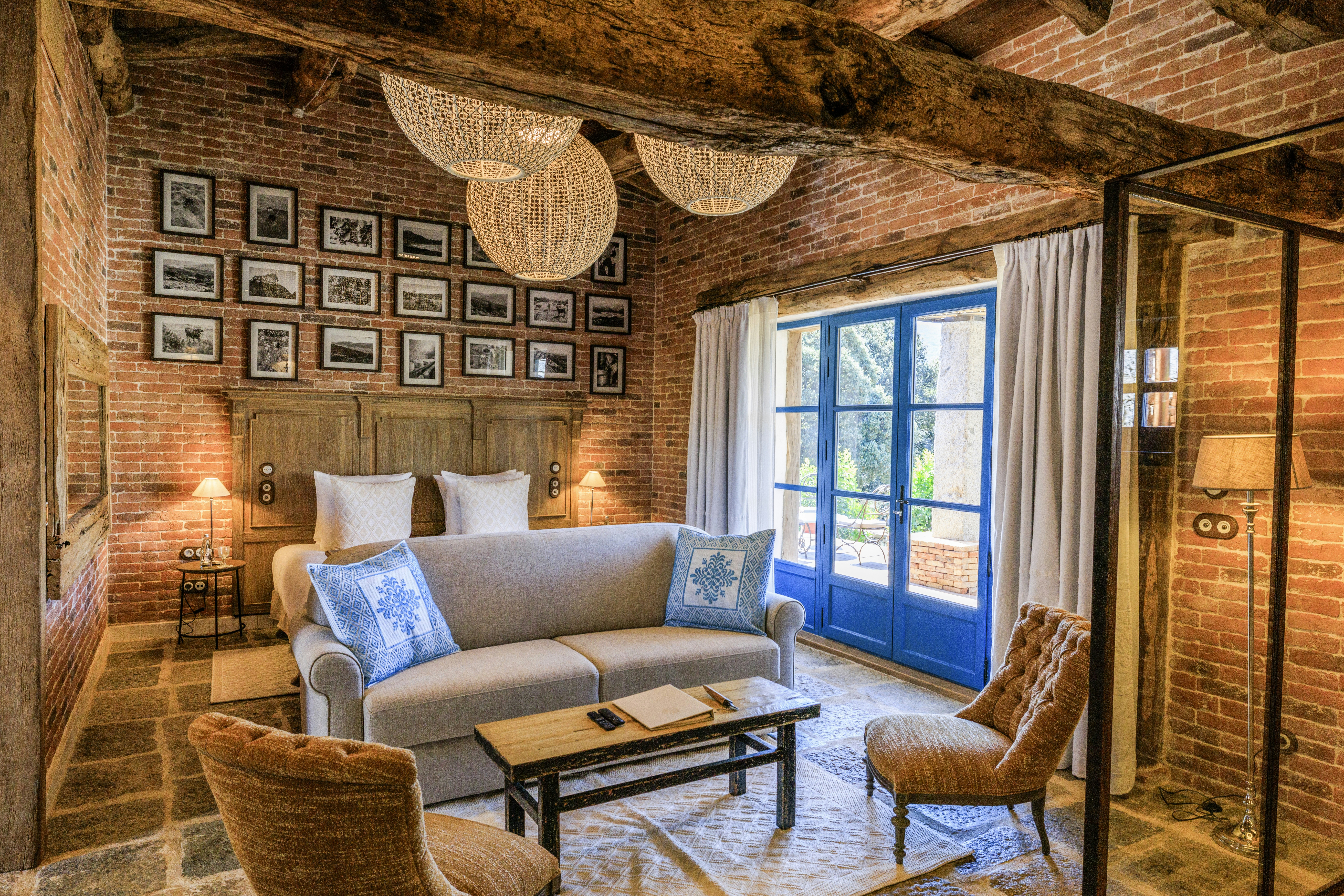 Nucciola - Bedroom & Living Area