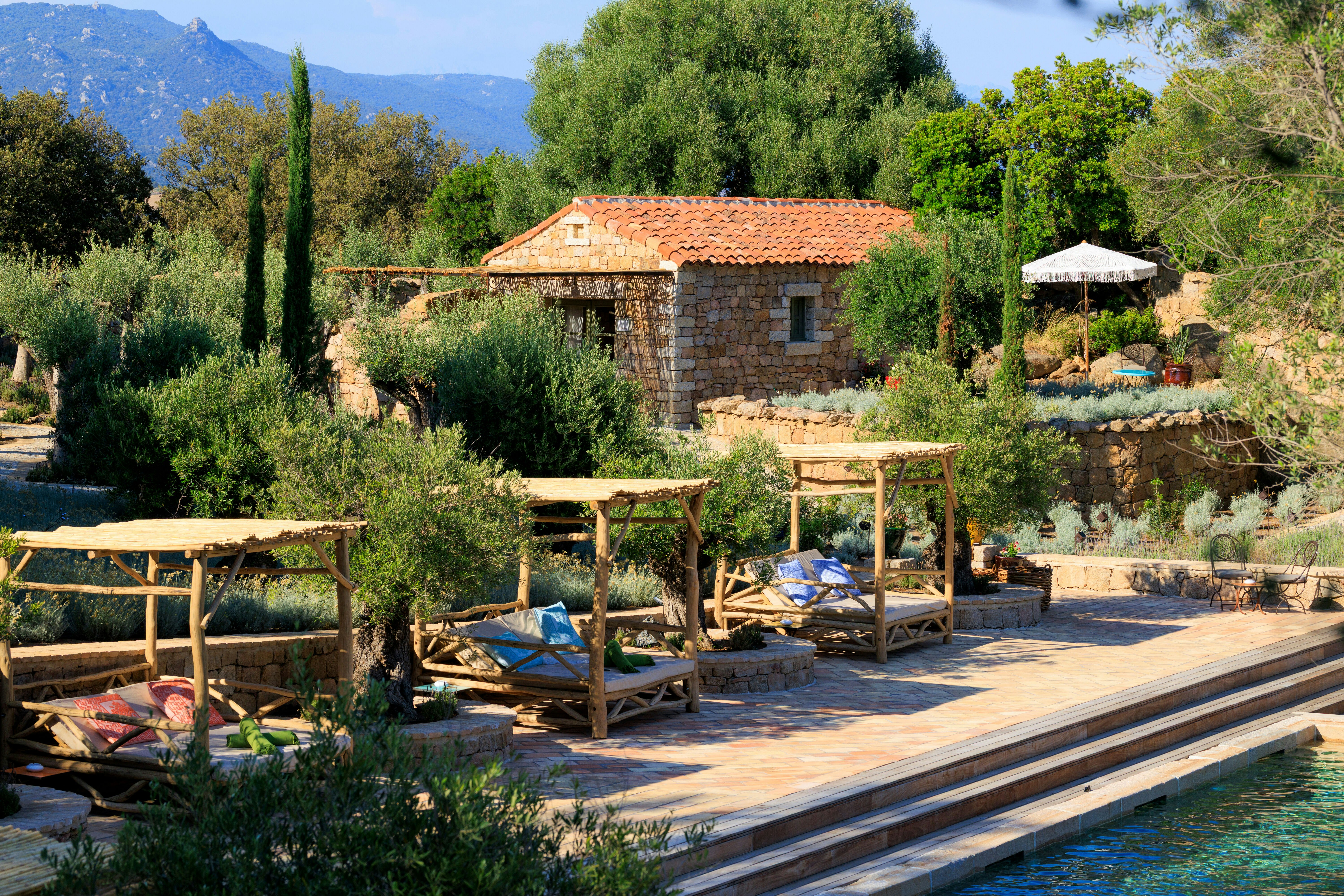 Mandarina deluxe room_close to the pool