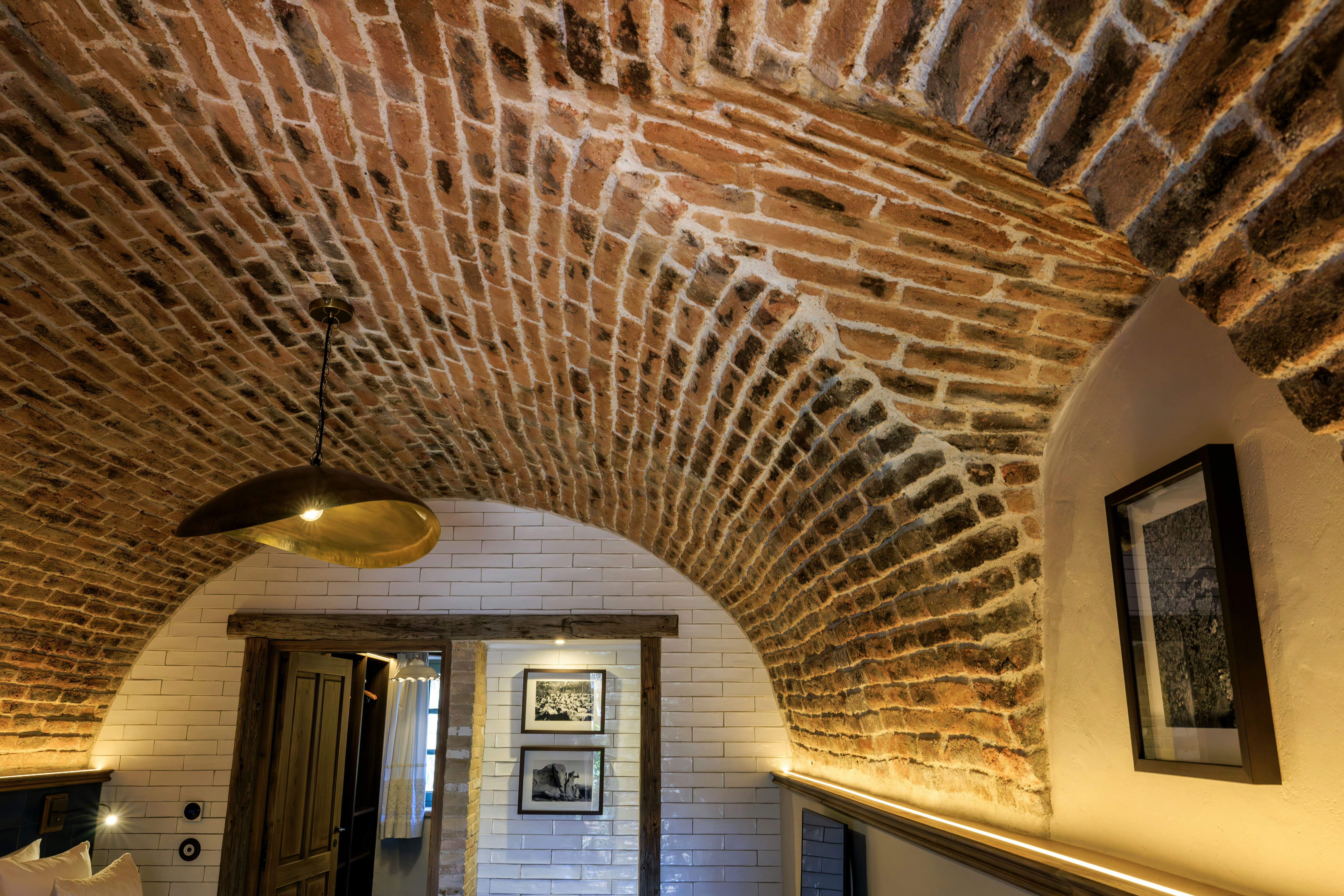 Pera room_detail ceiling