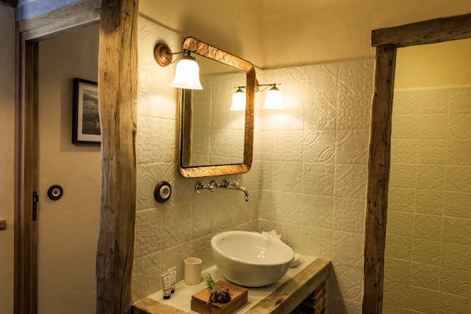 Mela - Bathroom