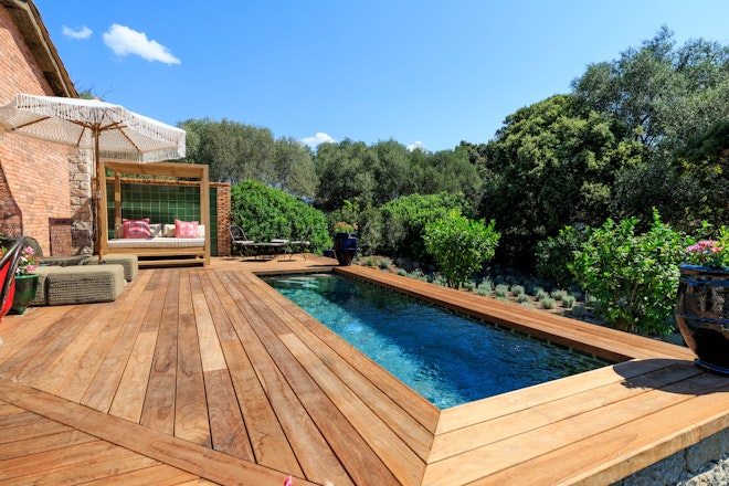 Nucciola - Pool