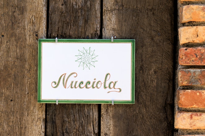 Nucciola - Sign