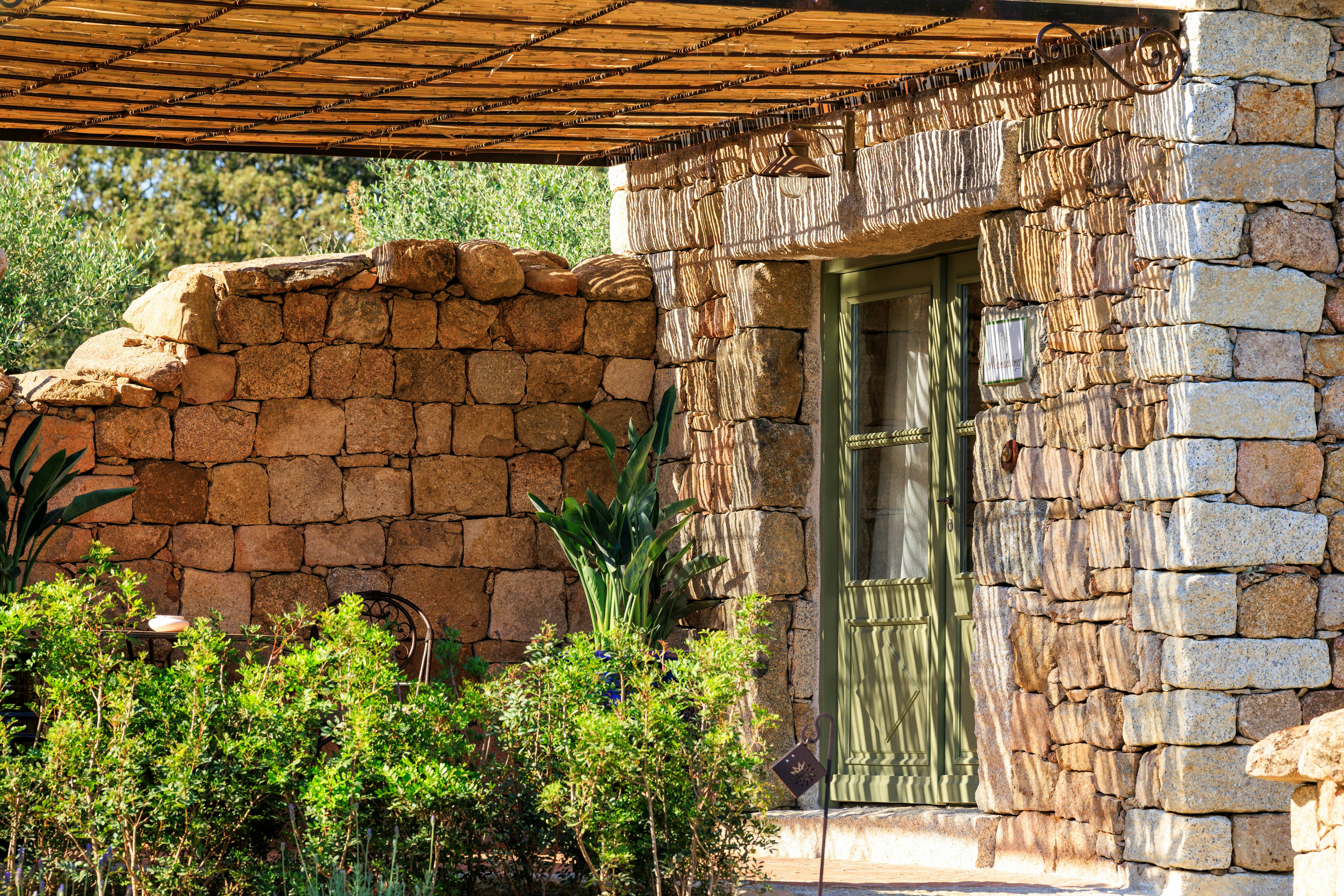 Mandarina deluxe room_entrance