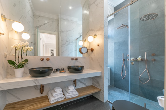 Elegant Suite - Bathroom