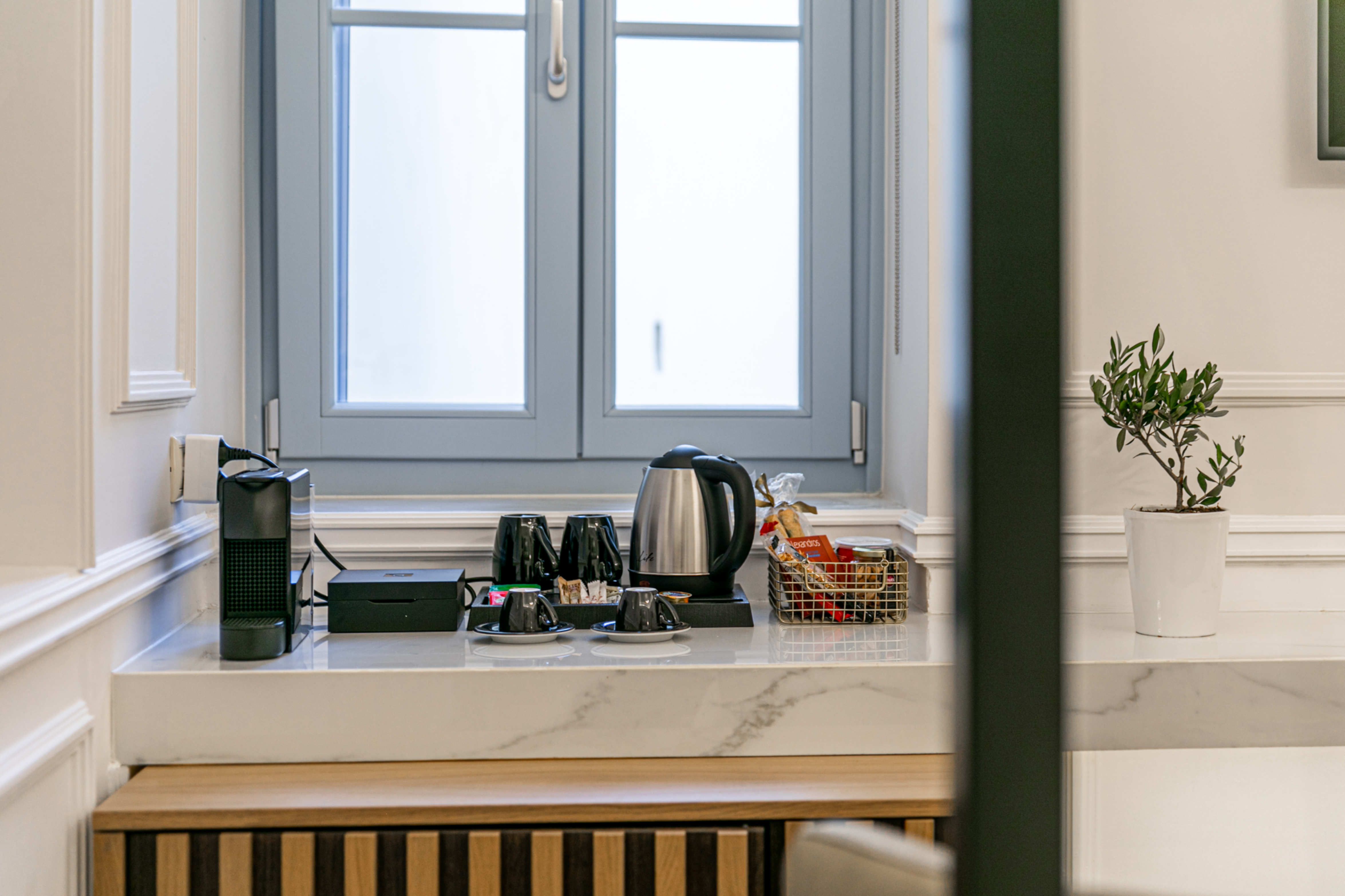 Petite Suite - Tea Coffee Station