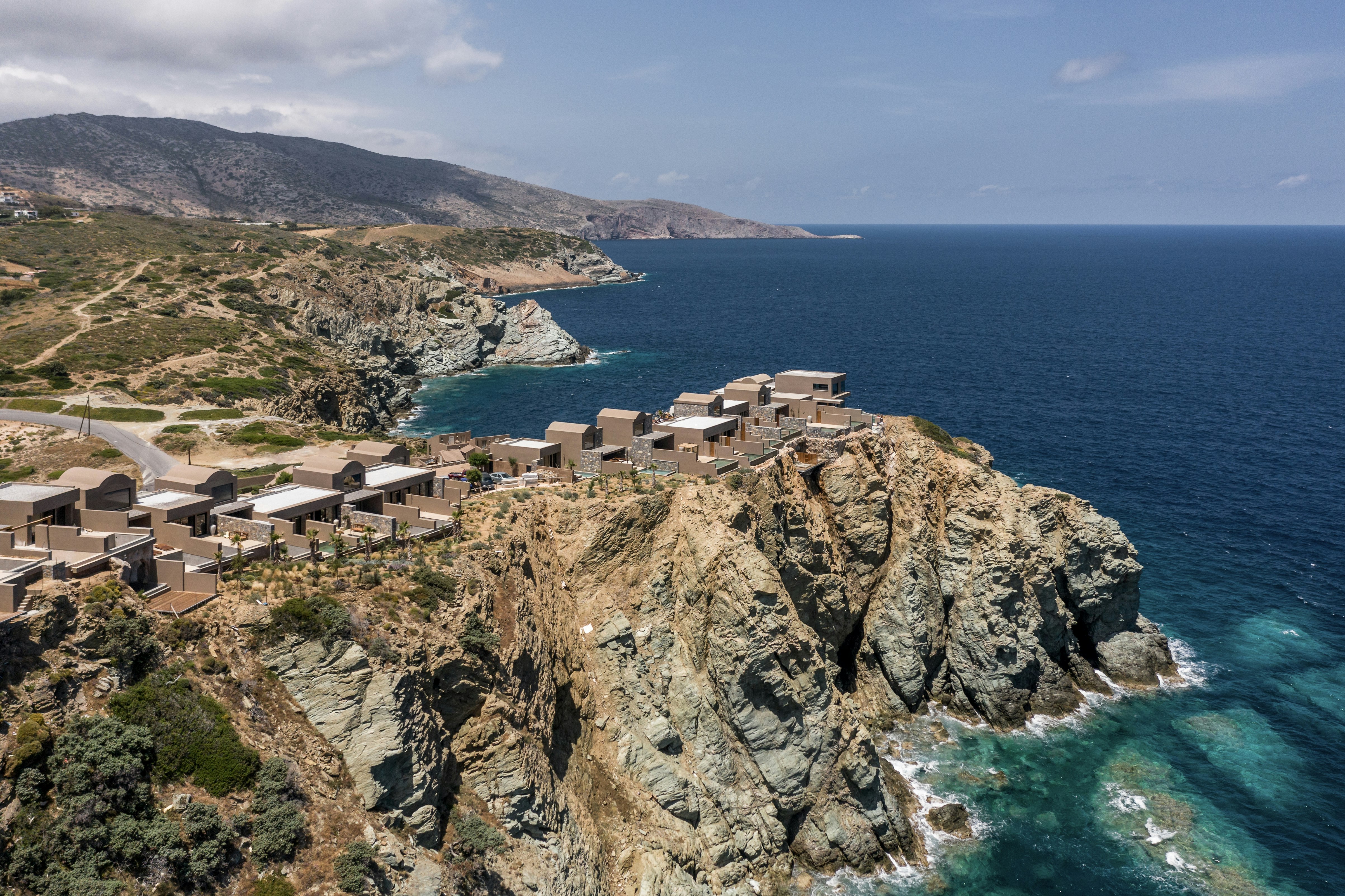 Acro Suites - Location