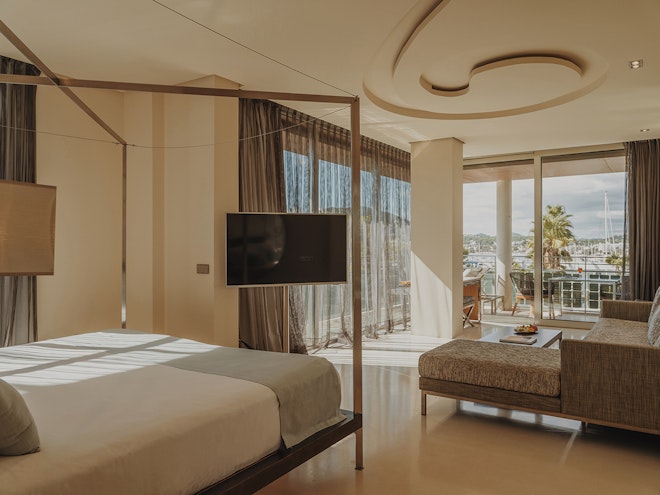 Corner Suite - Bedroom