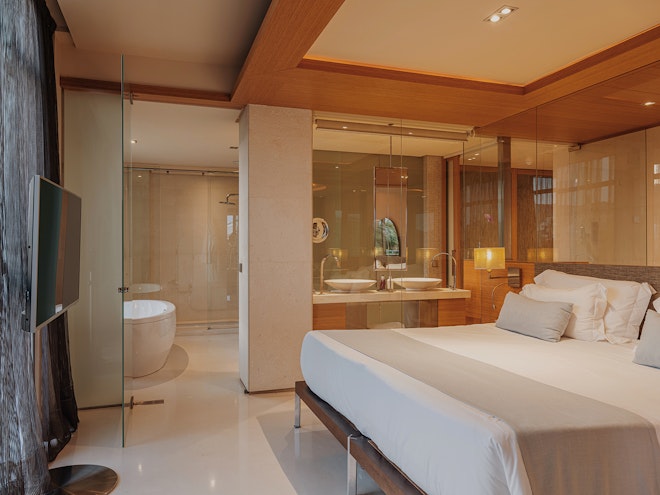 3 Grand Corner Suite - Bedroom
