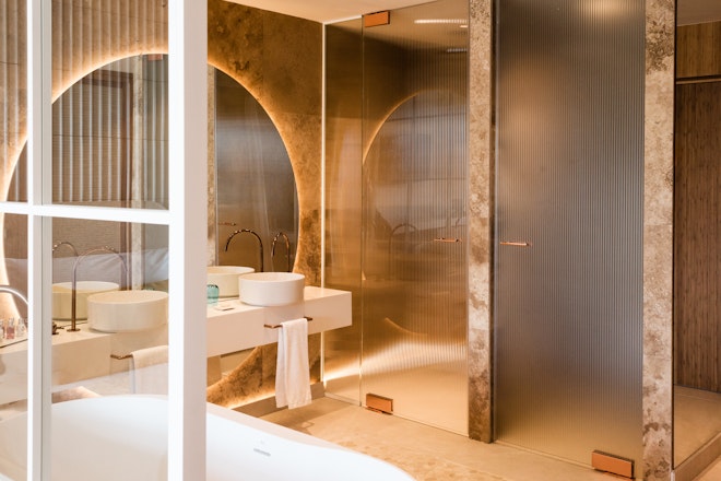 Premier & Premier Bay - Bathroom