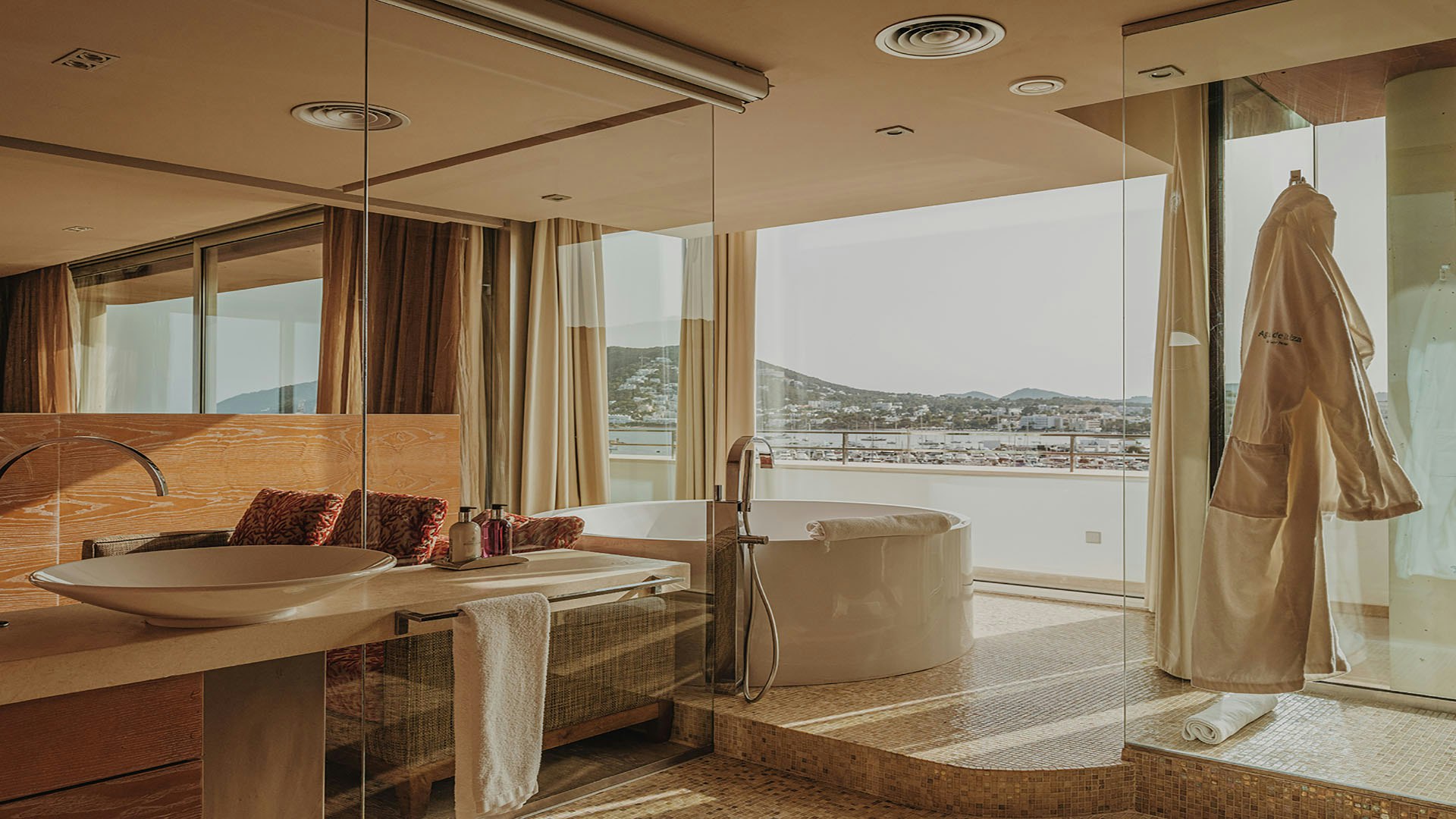 Cloud 9 Corner Suite - Bathroom