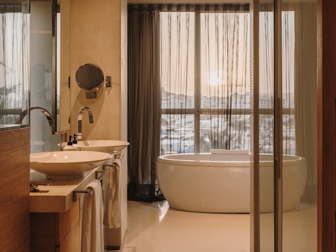Grand Corner Suite - Bathroom