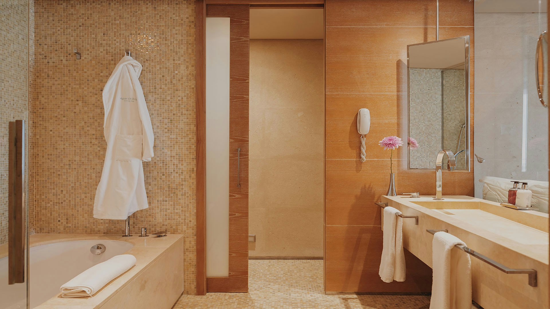 Cloud 9 Suite - Bathroom