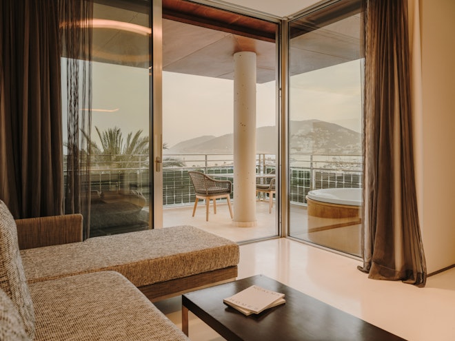 Grand Corner Suite - Living Area