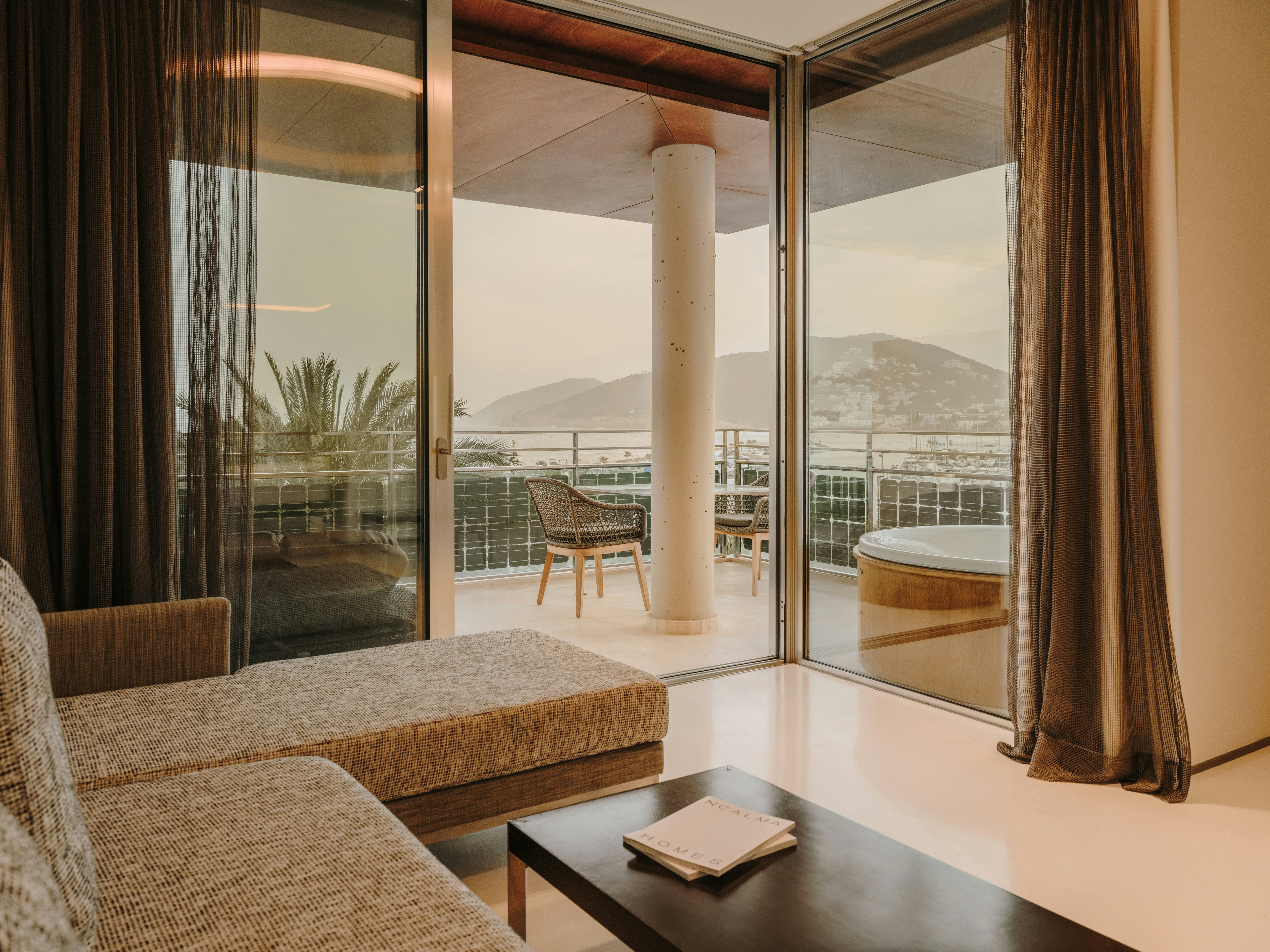 Grand Corner Suite - Living Area