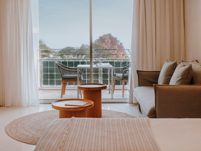 Junior Suite Pool View - Bedroom