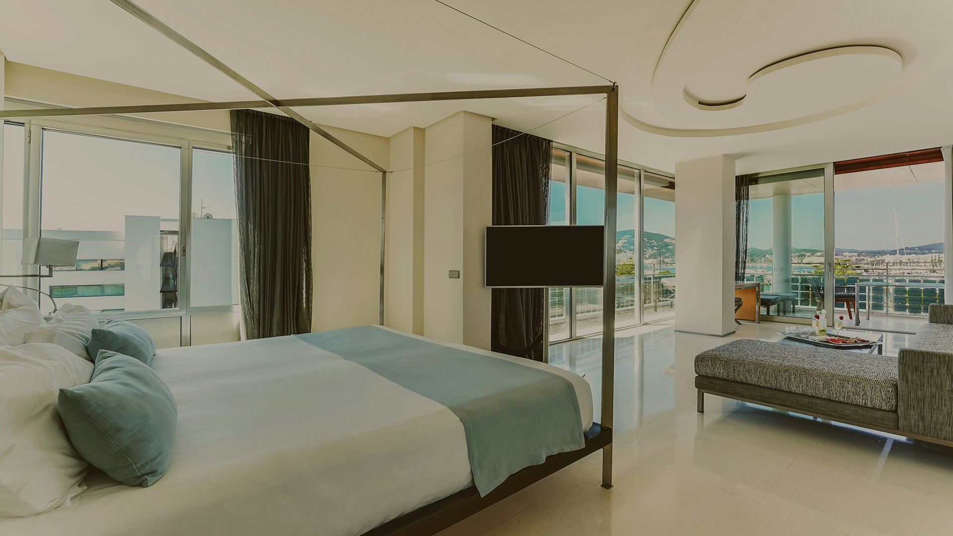 Corner Suite - Bedroom