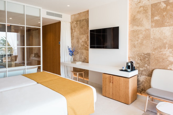 Premier & Premier Bay - Bedroom