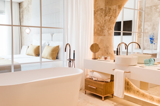 Premier Bay - Bathroom