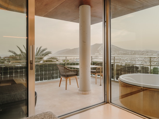 Grand Corner Suite - Terrace