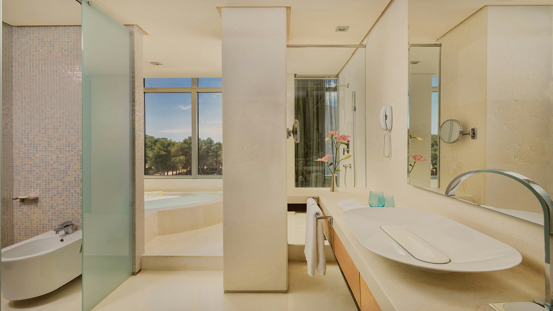 Corner Suite - Bathroom