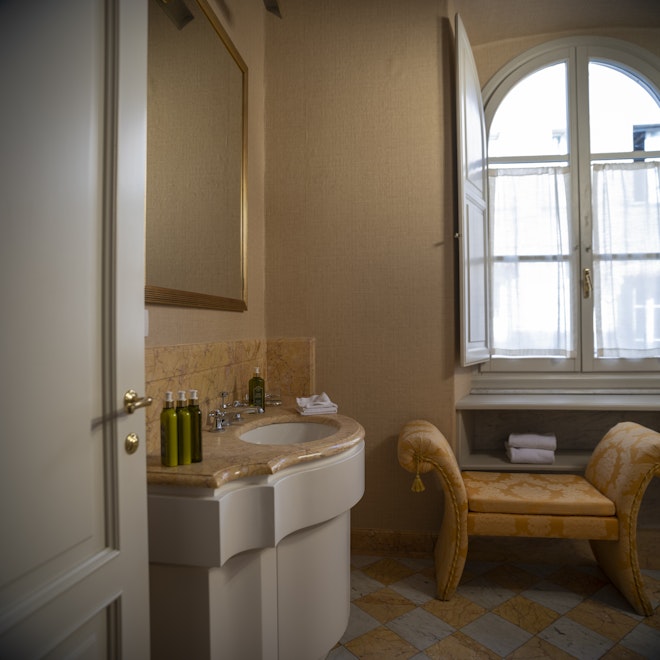 Suite Bathroom