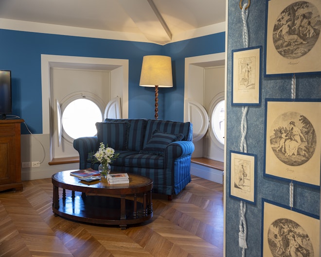 Junior Suite Sofa