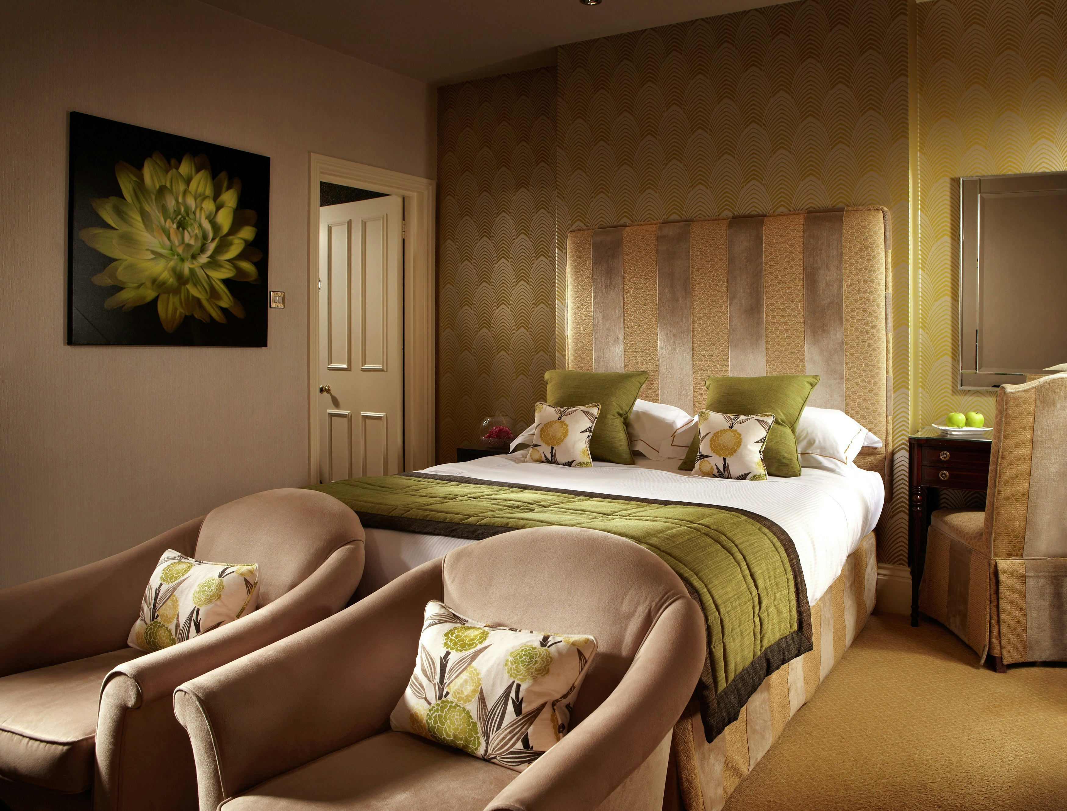 Comfy King - Bedroom