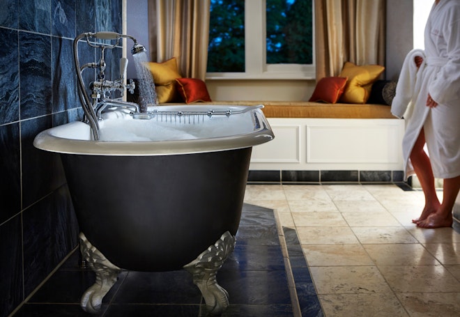 Traditional Suite - Bathtub