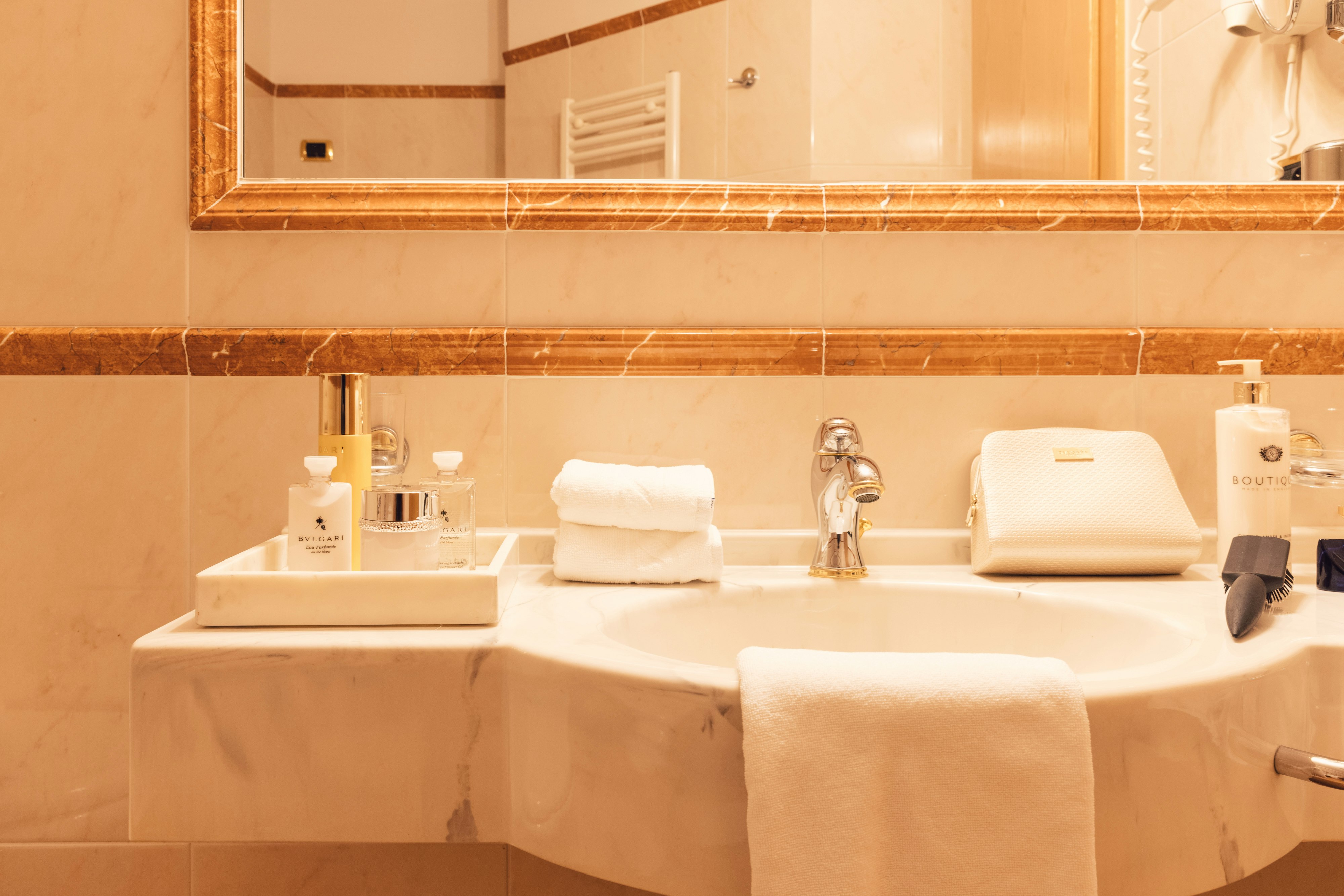 Glacier Stream Suite - Bathroom