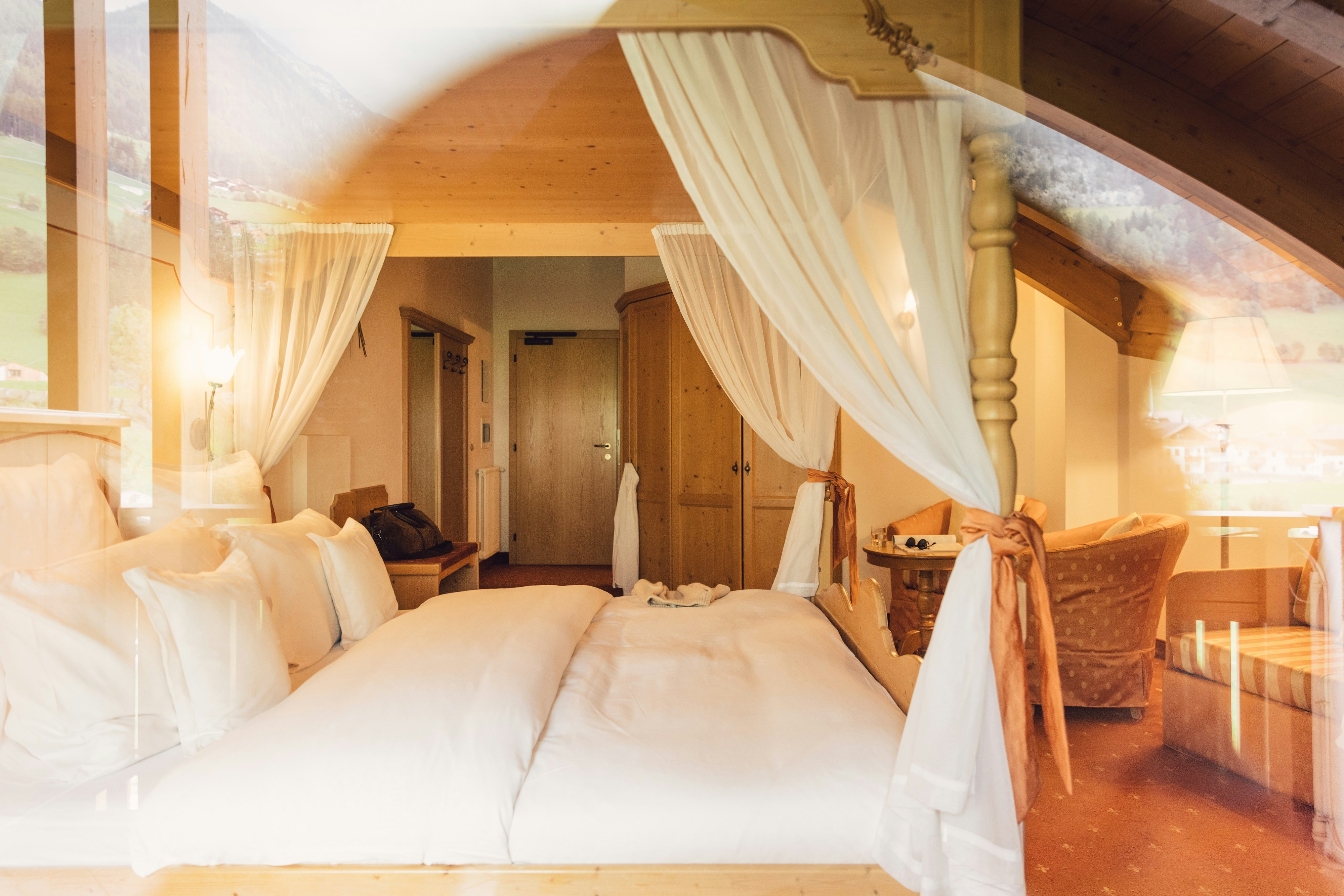 Romantic Suite - Bedroom