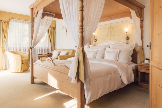 Glacier Stream Suite - Bedroom