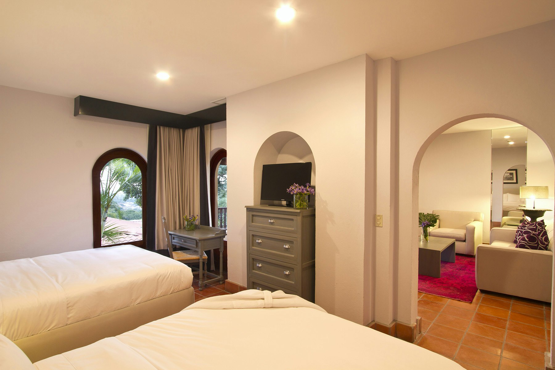 Grand Suite Garden View Two Queen Beds - Bedroom