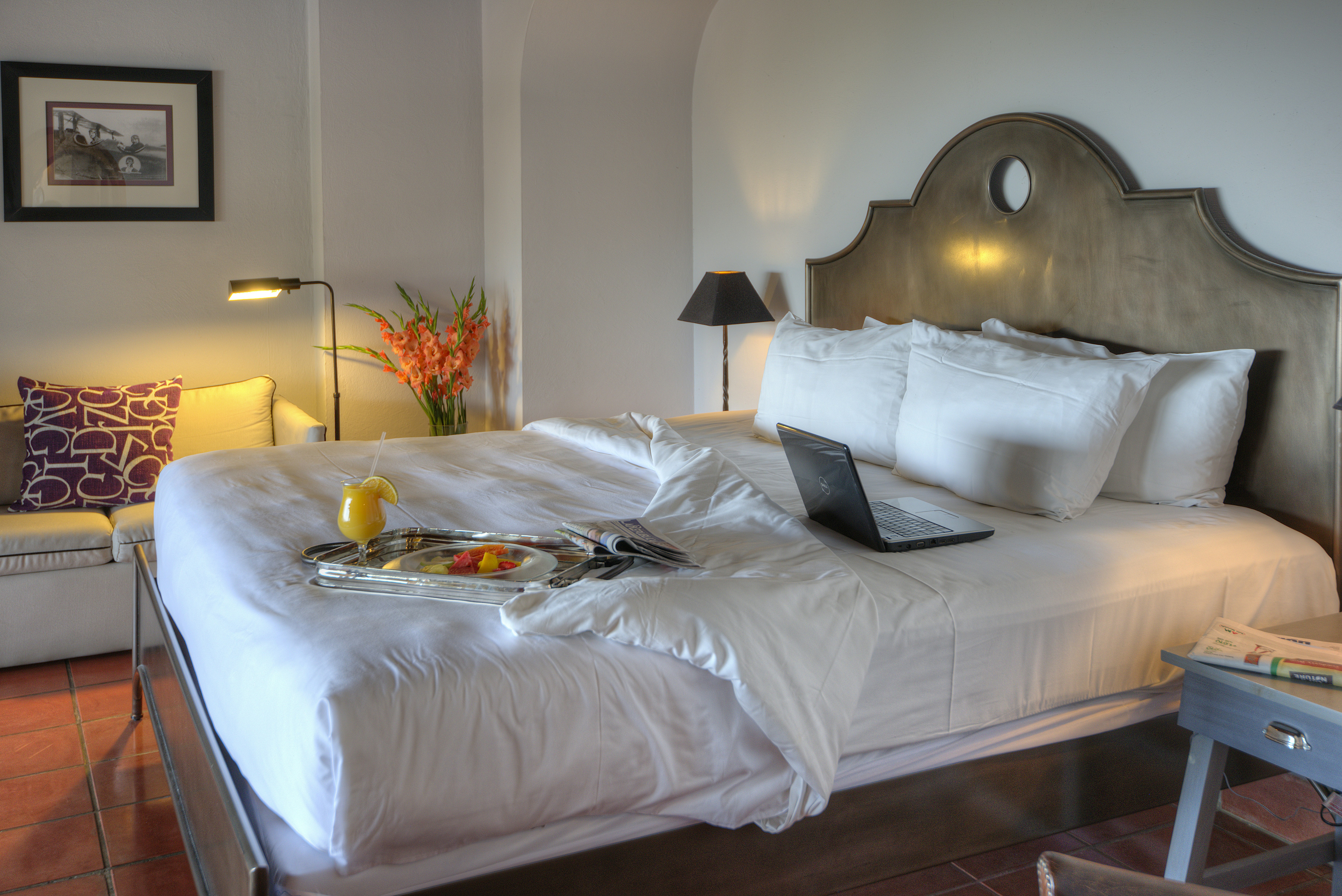 Master Suite Valley View King Bed - Bedroom