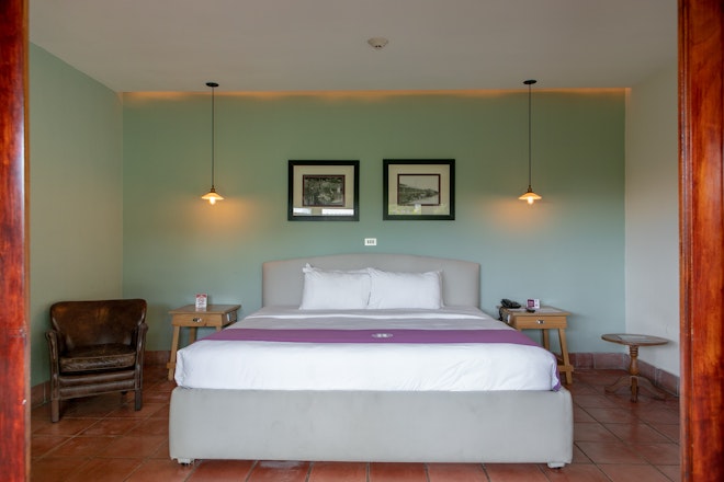 Deluxe Valley View King Bed - Bedroom