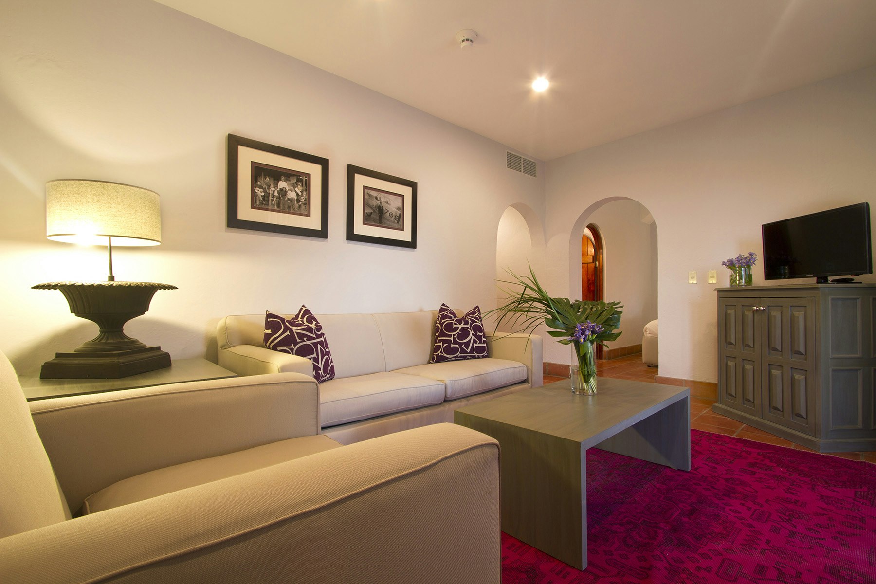 Grand Suite Garden View Two Queen Beds - Living Area