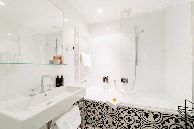Double Room Medium - Bathroom