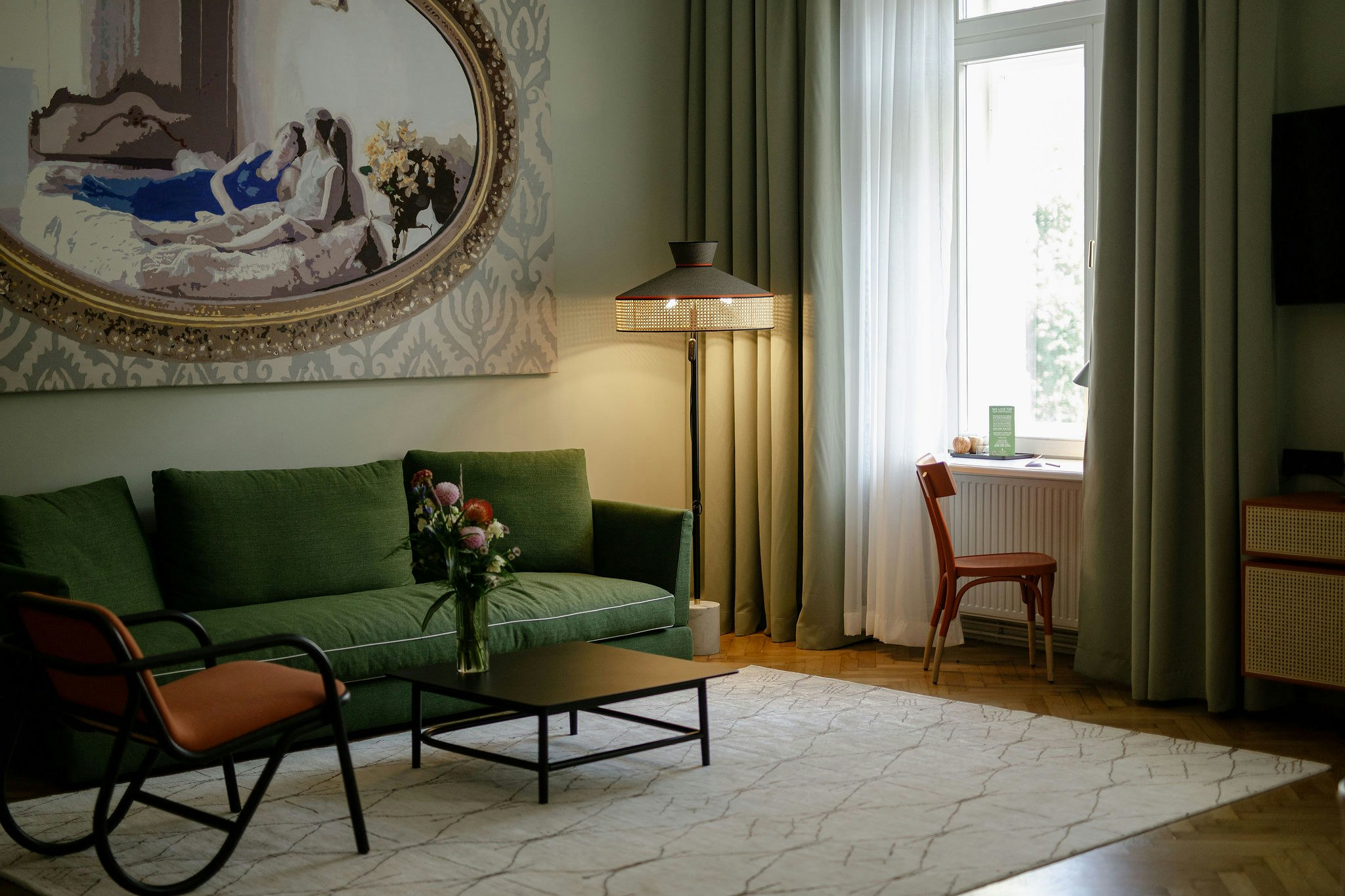 Suite Large - Thonet Suite Living Area