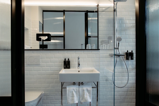 Double Room Large - Bathroom