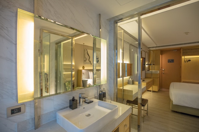 Deluxe Room - Bathroom