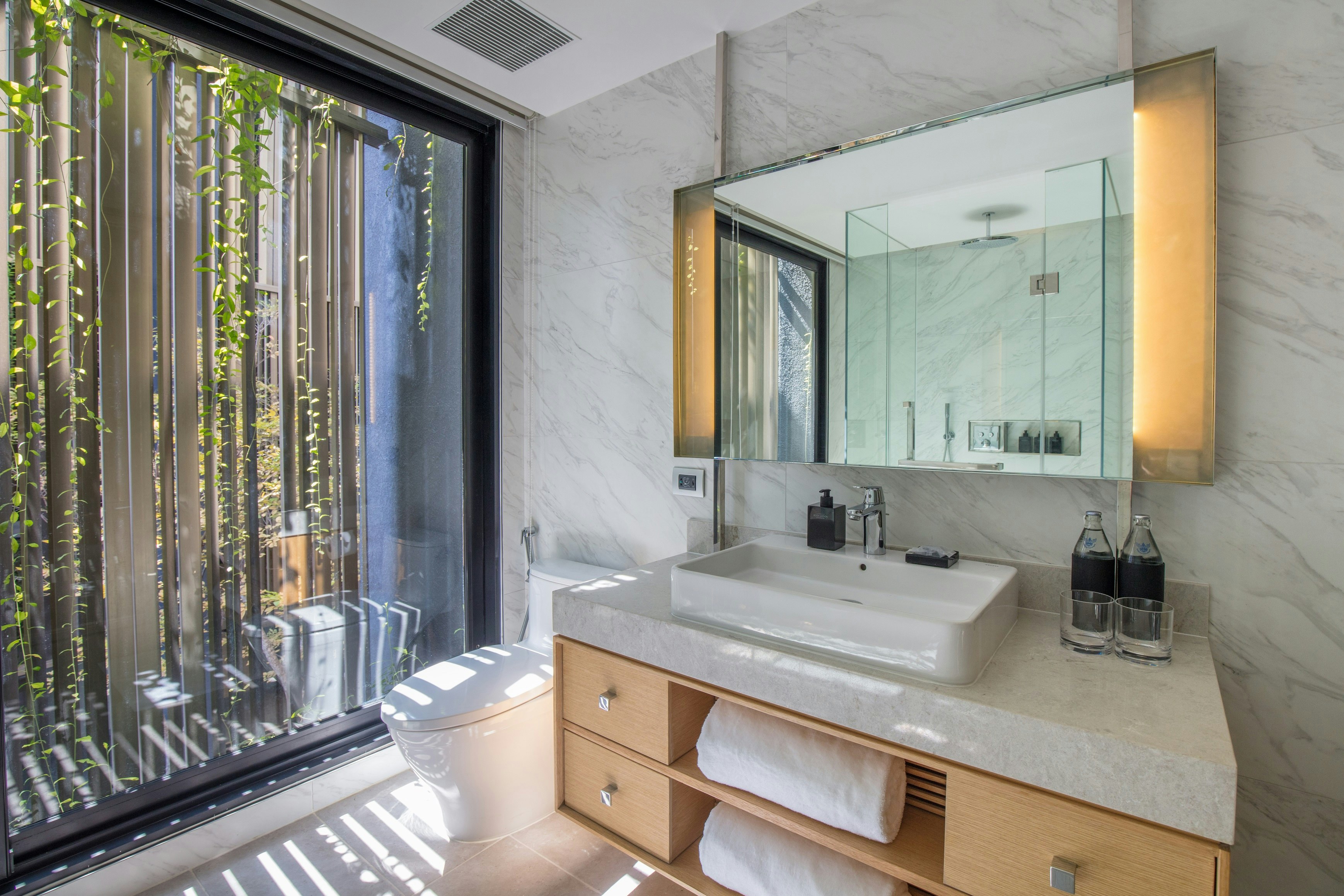 Deluxe Room - Bathroom