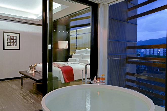 Premier Suite - Bathtub